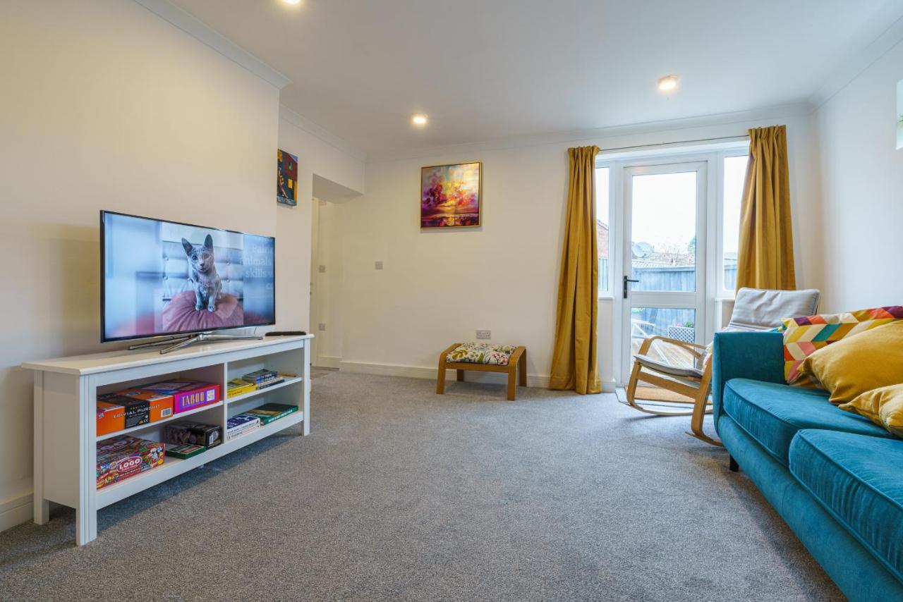 Private Deck With Newly Refurbished Flat Attached! Daire Cirencester Dış mekan fotoğraf