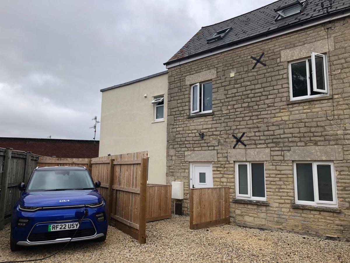 Private Deck With Newly Refurbished Flat Attached! Daire Cirencester Dış mekan fotoğraf